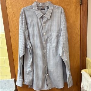 Men's van heusen purple/gray/ white stripped  button down Shirt